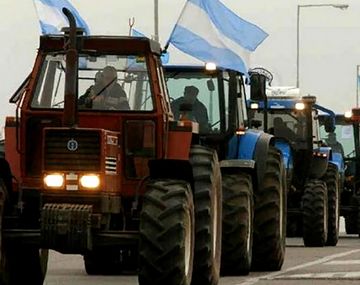 Opositores del campo realizan un tractorazo: para el Gobierno es por las dudas