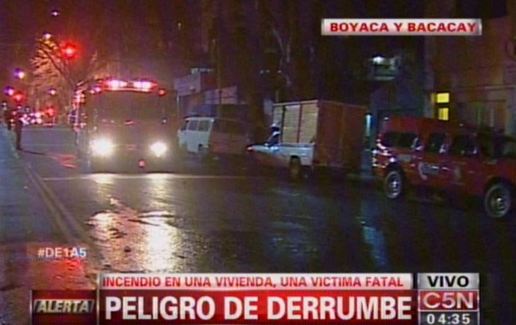 Incendio y peligro de derrumbe en Flores: un muerto