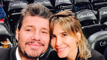 El conductor y su mujer en la Kiss Cam El conductor y su mujer en la Kiss Cam