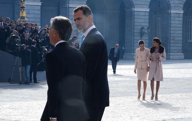 Los reyes de España recibieron a Macri y Awada