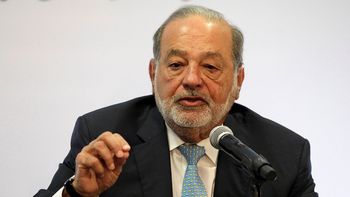 El magnate de las telecomunicaciones, Carlos Slim, se encontró con José Mujica y otras personalidades en Punta del Este. El magnate de las telecomunicaciones, Carlos Slim, se encontró con José Mujica y otras personalidades en Punta del Este.