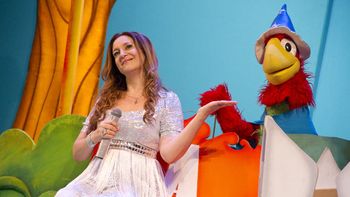 procesan a la cantante adriana por presunta estafa procesan a la cantante adriana por presunta estafa