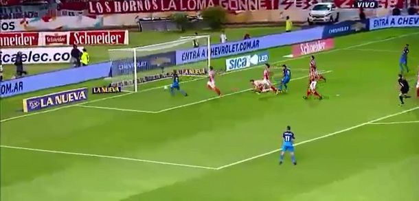 Centurión quedó solo pero no convirtió