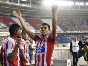 Teófilo Gutiérrez celebra el pase de Junior de Barranquilla