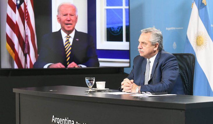 alberto-fernandez-biden-videoconferencia