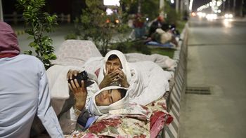 un terremoto de 7,9 grados en nepal deja al menos 1.500 muertos y serios destrozos un terremoto de 7,9 grados en nepal deja al menos 1.500 muertos y serios destrozos