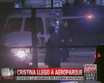 CFK arribó a Aeroparque para iniciar su viaje a Venezuela