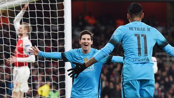 con dos goles de messi, el barca le gano al arsenal y puso un pie en cuartos con dos goles de messi, el barca le gano al arsenal y puso un pie en cuartos