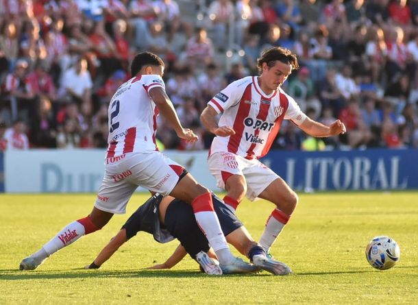Unión empató 2-2 con Independiente Rivadavia por el Torneo Clausura: quedó como puntero en la Zona A