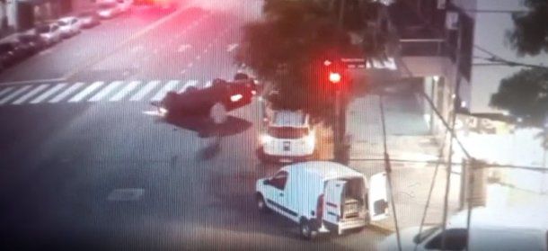 VIDEO Así fue el choque y vuelco en Colegiales