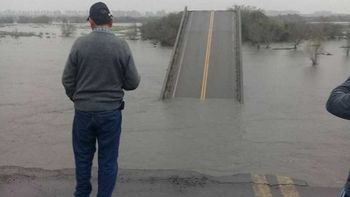 video: asi se derrumbo un puente en corrientes por las fuertes lluvias video: asi se derrumbo un puente en corrientes por las fuertes lluvias