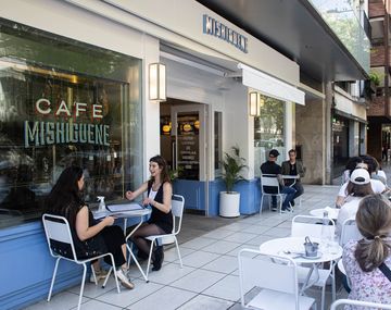 Un café en Palermo que celebra las raíces judías con espíritu contemporáneo
