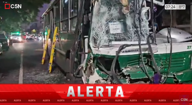 Chocaron dos colectivos en Chacarita: hay 17 heridos