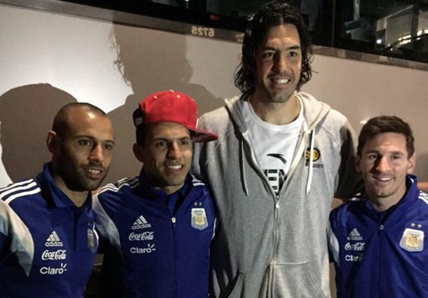 Noche de estrellas, básquet y fotos: la Selección visitó a Luis Scola en la NBA
