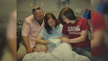 quisieron censurar a una mujer que publico en facebook las fotos de su hijo que nacio muerto quisieron censurar a una mujer que publico en facebook las fotos de su hijo que nacio muerto