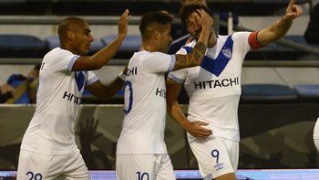 Pavone celebra su tanto, el primero del Fortín Pavone celebra su tanto, el primero del Fortín