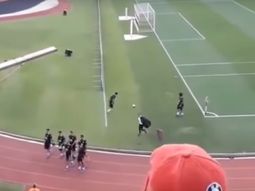 el tiro imposible de neymar en un entrenamiento de brasil el tiro imposible de neymar en un entrenamiento de brasil