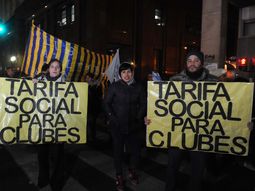 tarifazo: los clubes de barrio marcharon a plaza de mayo tarifazo: los clubes de barrio marcharon a plaza de mayo