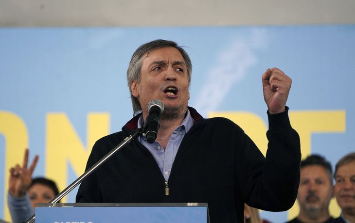 Máximo pidió que el Gobierno disponga doble aguinaldo y una suma salarial fija
