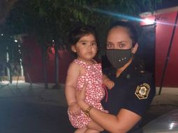 La Plata: una policía salvó a una beba de un año que casi no respiraba
