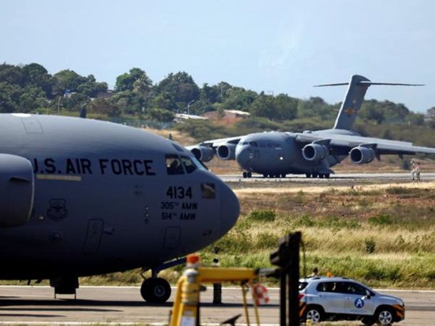 Venezuela: aviones estadounidenses aterrizaron con ayuda humanitaria en la frontera con Colombia