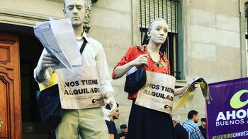 sin respuesta al deficit habitacional, instalaron el monumento al inquilino estafado