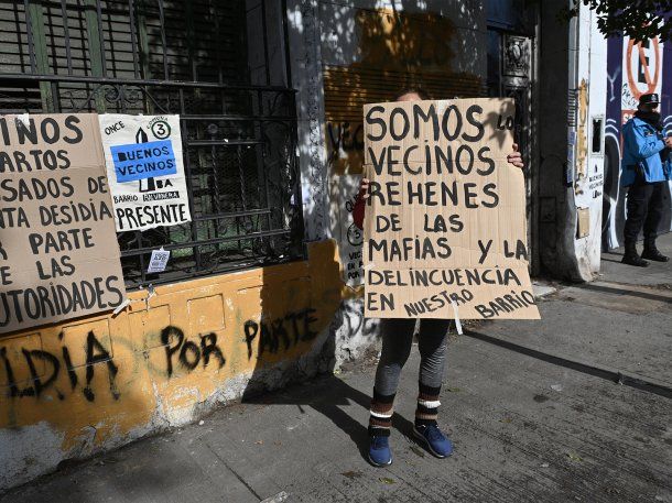 Allanaron el búnker de drogas donde un periodista compró droga en vivo