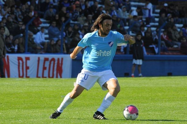 Dos golazos de un crack uruguayo a los 36 años