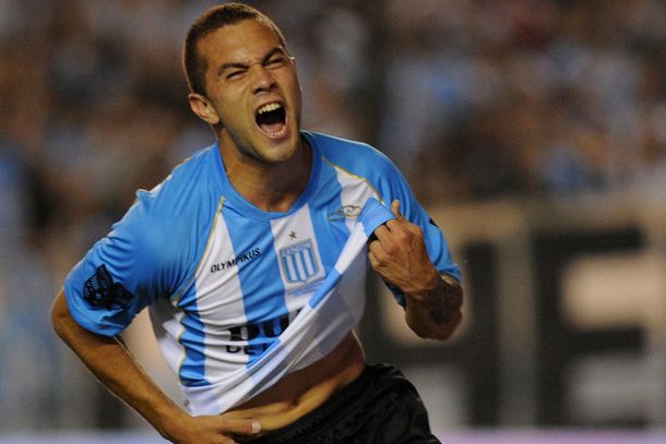 Fariña presiona a los dirigentes de Racing para irse a jugar a Rusia