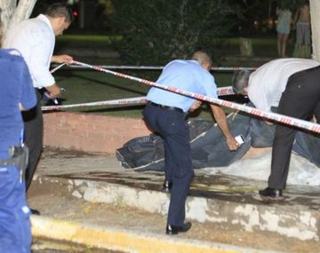 Estaba esperando a su novia en una plaza y murió al ser alcanzado por un rayo