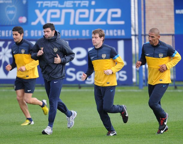 Riquelme, Gigliotti y el Cata, titulares en Boca en San Luis