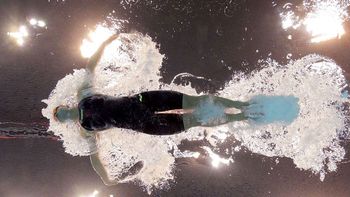 Zige Liu de China compite en los 200m mariposa Zige Liu de China compite en los 200m mariposa