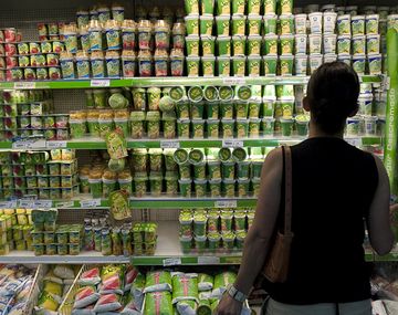 Moreno autorizó una nueva suba en los precios de los alimentos