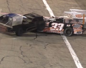 No busquen más: el choque más insólito en una carrera se dio en Estados Unidos