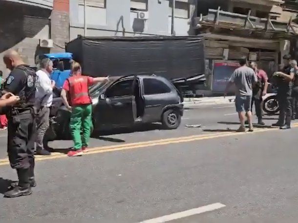 Flores: choque entre un camión, un colectivo y dos autos dejó 3 heridos