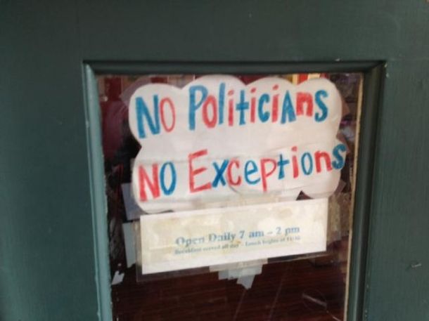 Prohibido ingreso de politicos a restaurante