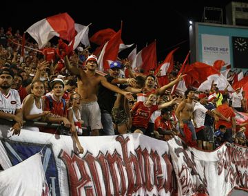 La hinchada de Independiente en el estadio José María Minella de Mar del Plata