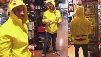 Fede Bal, disfrazado de Pikachu en Las Vegas Fede Bal, disfrazado de Pikachu en Las Vegas