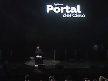 Javier Milei en el templo Portal de Dios.