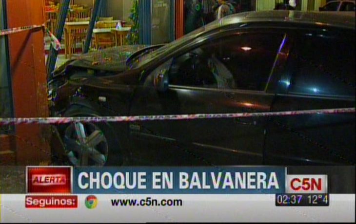 Dos autos chocaron en Balvanera en una esquina sin semáforo