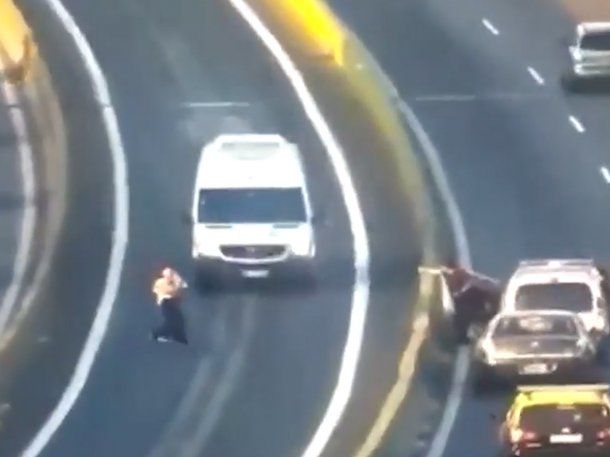Otro video muestra la trágica muerte de una pareja en la autopista 25 de Mayo