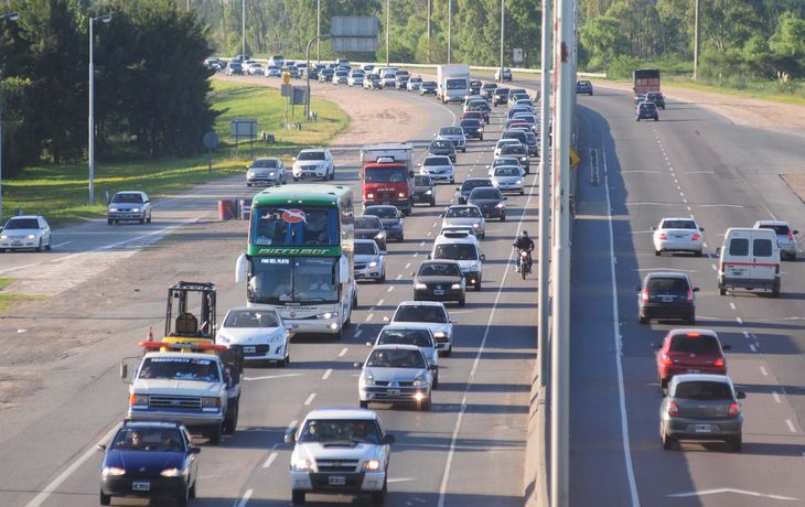 Intenso movimiento en rutas del país por el fin de semana largo