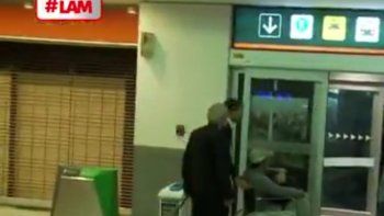 tomas yankelevich volvio a argentina tras la muerte de su hija y su estado preocupo a todos tomas yankelevich volvio a argentina tras la muerte de su hija y su estado preocupo a todos