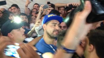 una revolucion: asi llego riquelme para votar en las elecciones en boca una revolucion: asi llego riquelme para votar en las elecciones en boca