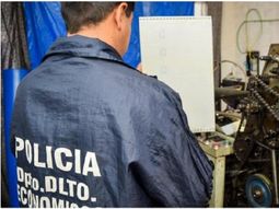 Desbaratan fábrica de dólares falsos en Córdoba