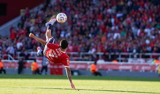 El gol de chilena de Santiago Montiel, nominado al premio Puskás