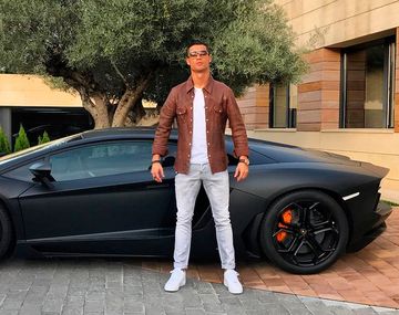 El Lamborghini fue un regalo por los 27 años del portugués