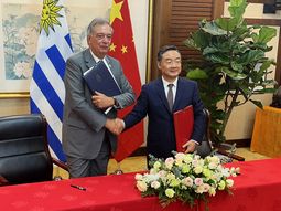 El ministro de Ganadería, Agricultura y Pesca, Fernando Mattos, busca fortalecer la cooperación entre ambos países en materia hídrica. El ministro de Ganadería, Agricultura y Pesca, Fernando Mattos, busca fortalecer la cooperación entre ambos países en materia hídrica.