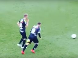 El booper de un jugador en un tiro libre El booper de un jugador en un tiro libre