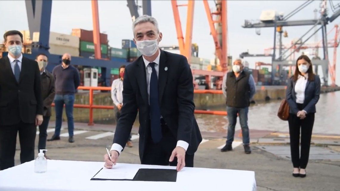 Meoni le confirmó a los gremios que es imposible prorrogar la concesión del operador de la terminal 5 Meoni le confirmó a los gremios que es imposible prorrogar la concesión del operador de la terminal 5